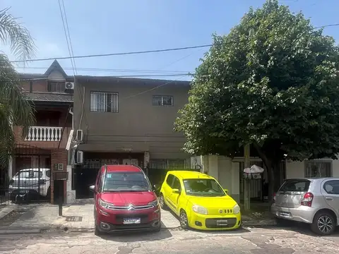 VENTA PH TIPO CASA 4 AMBIENTES CASTELAR JARDIN