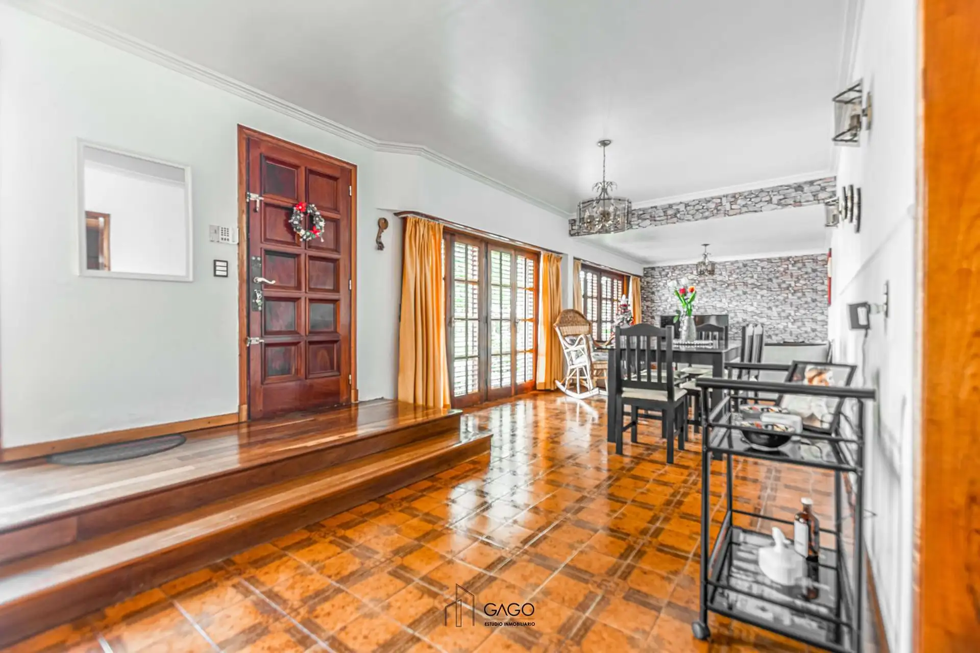 Casa 5 ambientes con Piscina Caisamar
