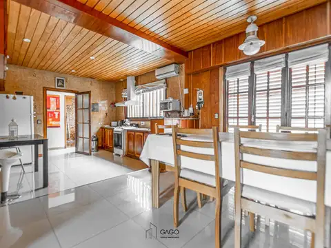 Casa en Venta con 2 cocheras