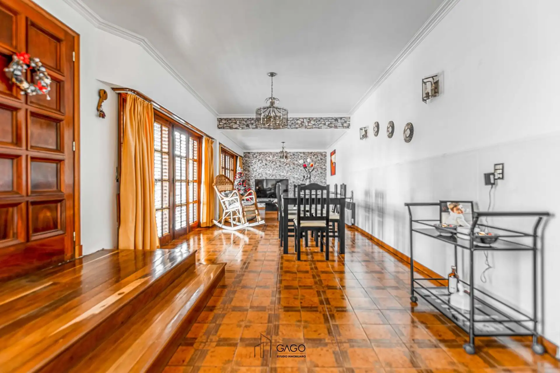 Casa 5 ambientes con Piscina Caisamar