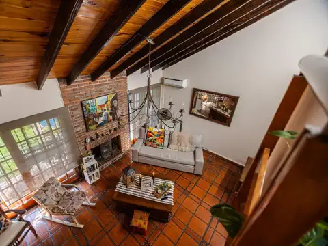 Casa en Alquiler con 1 cochera