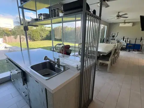 CASA EN VENTA EN SANTA GUADALUPE - PILAR