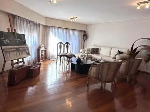 Departamento en Venta 3 dormitorios Piso completo con Cochera en Bv. Illia