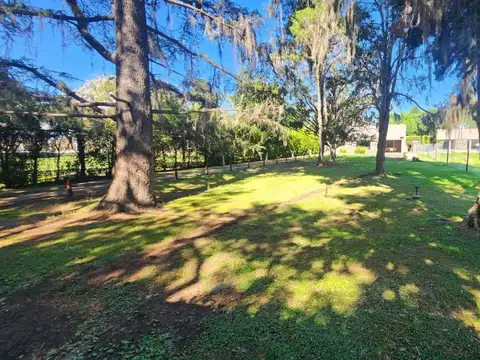 VENTA CASA DOS DORMITORIOS, PARQUE PILETA. FUNES