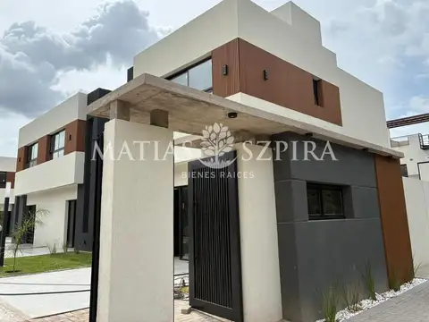 CASA A ESTRENAR BARRIO CERRADO PARRILLA PARQUE INMEJORABLE UBICACION