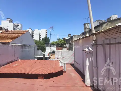 Casa 8 ambientes con 3 baños