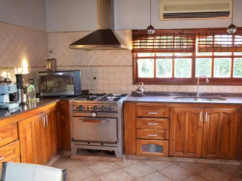 ALQUILER CASA 5 AMBIENTES EN LONGCHAMPS PILETA