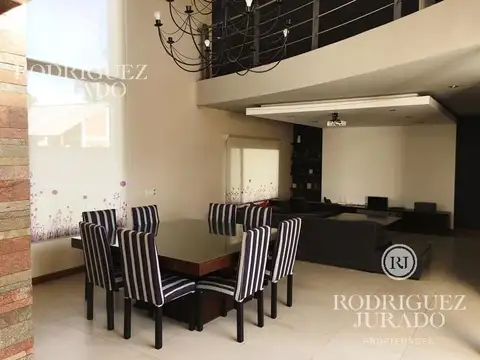 Casa 7 ambientes con 4 baños