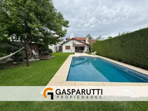 Casa en Venta con 2 cocheras