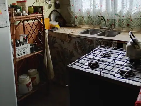 Casa 4 ambientes con 1 baño