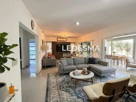 Casa en Venta en La Reja, USD 265.000