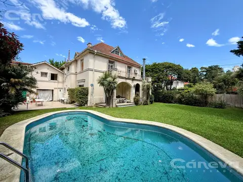 Casa 9 ambientes con 4 baños