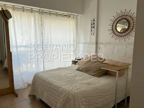 DOS AMBIENTES AL FRENTE PRIMER PISO POR ESCALERA. MUY LUMINOSO. 