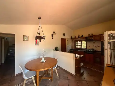 Casa 7 ambientes con 2 baños