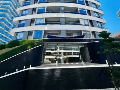 Apartamento en venta c/ cochera en Playa Brava