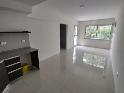 Departamento 2 ambientes con amplio balcón.