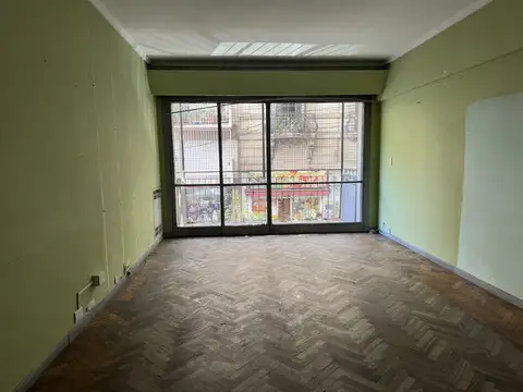 OPORTUNIDAD EN ALMAGRO - VENTA DEPARTAMENTO DE 4 AMBIENTES A REFACCIONAR