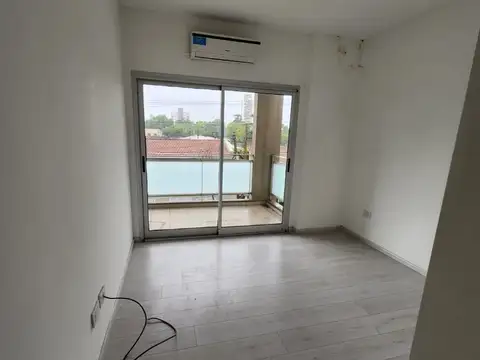 DOS AMBIENTES AL FRENTE CoN BALCON! BUENA UBICACION