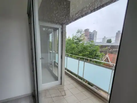 DOS AMBIENTES AL FRENTE CoN BALCON! BUENA UBICACION
