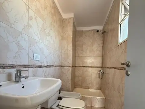 VENTA MONOAMBIENTE CON BALCÓN , FRENTE A ESTACION CASEROS