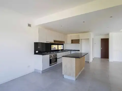 Casa 6 ambientes con 4 baños