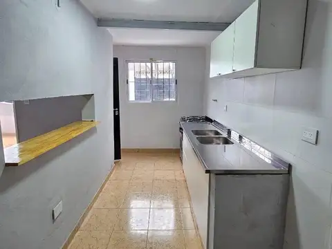 Casa 2 ambientes con 1 baño