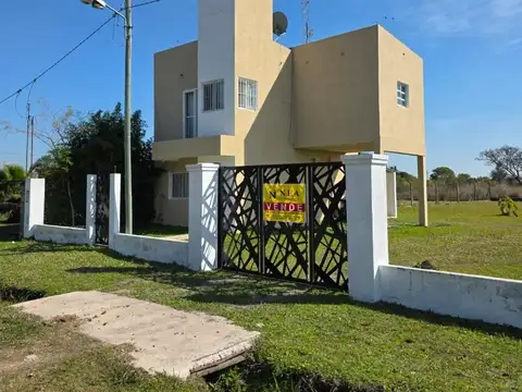 Casa en venta en Puerto Tirol con amplio terreno de 1.000 m²