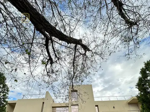 Casa 11 ambientes con 6 baños