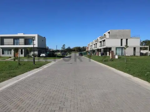 av constitucion 700, Piso 0