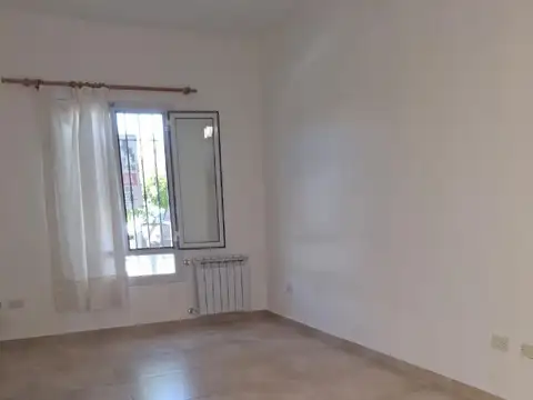 Depto Tipo Casa en Alquiler de 1 dormitorio