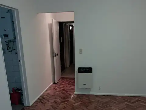 HERMOSO DEPARTAMENTO DE DOS AMBIENTES AL FRENTE. TODO LUZ.
