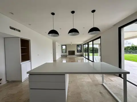 Casa en Alquiler 1 año