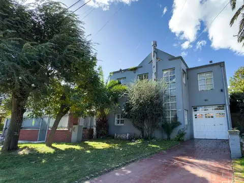 Venta Casa 5 ambientes con piscina y quincho 