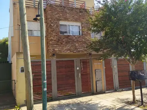 Casa 6 ambientes con 2 baños