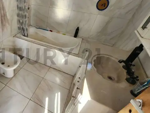 1º de mayo 2500, Piso 0