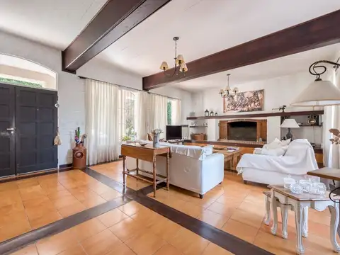 Casa 6 ambientes con 3 baños