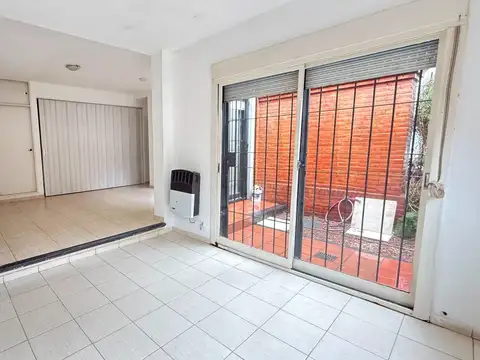 VENTA MONOAMBIENTE DIVISIBLE - LUMINOSO CON PATIO