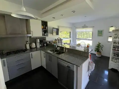 Casa 4 ambientes con 4 baños