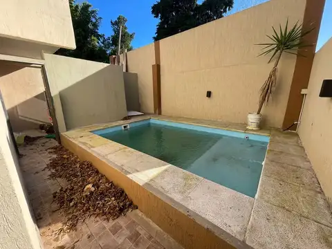 Castelar Norte Dúplex 2 ambientes con terraza en condominio