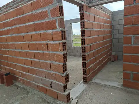 Terreno con construcción a terminar