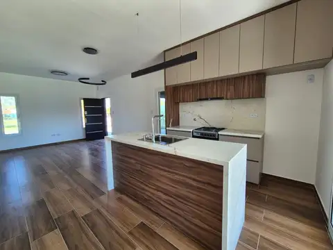Casa en Venta en Roldan, San Lorenzo