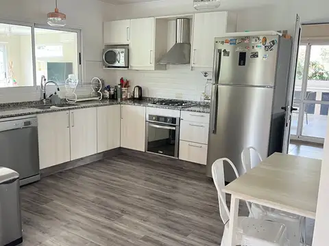 Casa en Venta con 4 cocheras