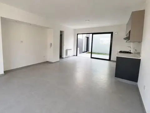 Depto Tipo Casa en Venta en Monte Castro, USD 215.000