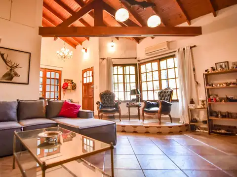 Casa en Venta con 2 cocheras