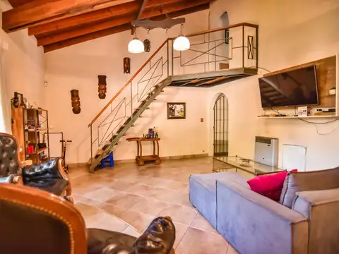 Casa 5 ambientes con 2 baños