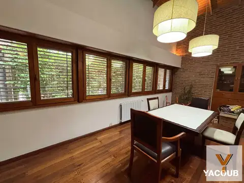 Casa en Venta con 3 cocheras
