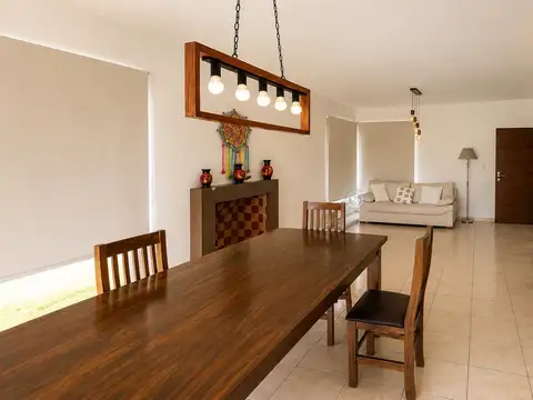 Casa 5 ambientes con 3 baños