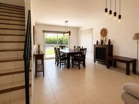 Casa en Venta en Pilar del Este - San Ramiro, USD 230.000