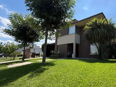 Casa  en Venta en San Ramiro, Pilar del Este, Pilar