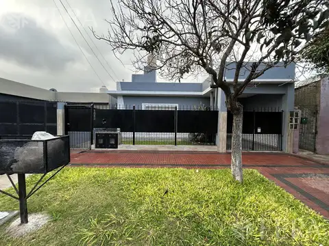 Venta de PH 4 ambientes con patio en Villa Dominico